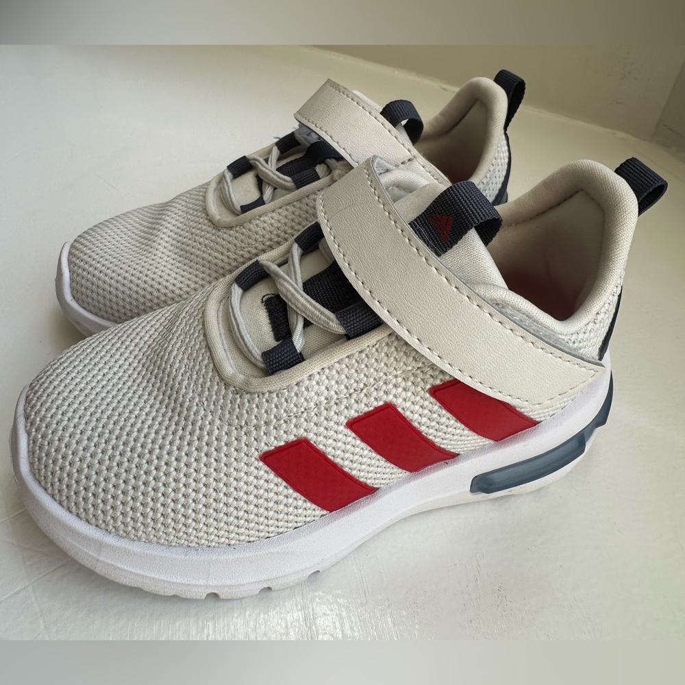 Adidas Racer TR 23 kids shoes. Cream with red stripes. Size 7